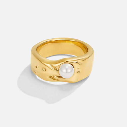 Anel Volumoso Dourado de Pérola Malia