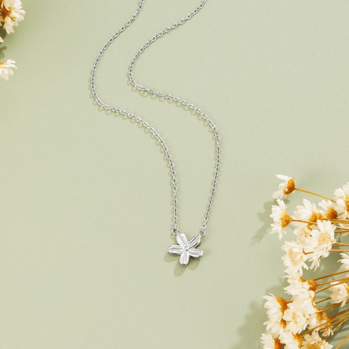 Colar com Pendente Flor Prateado